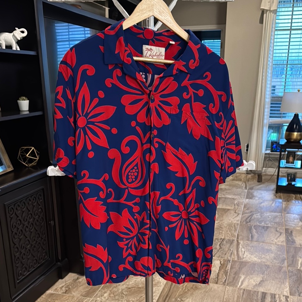 Vibrant Blue and Red Floral Short Sleeve Tee